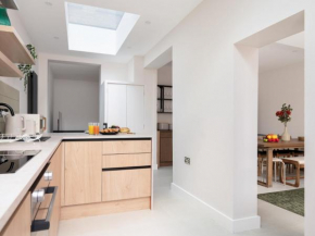 Modern Chic 5BR Townhouse - Central Oxford Pass the Keys